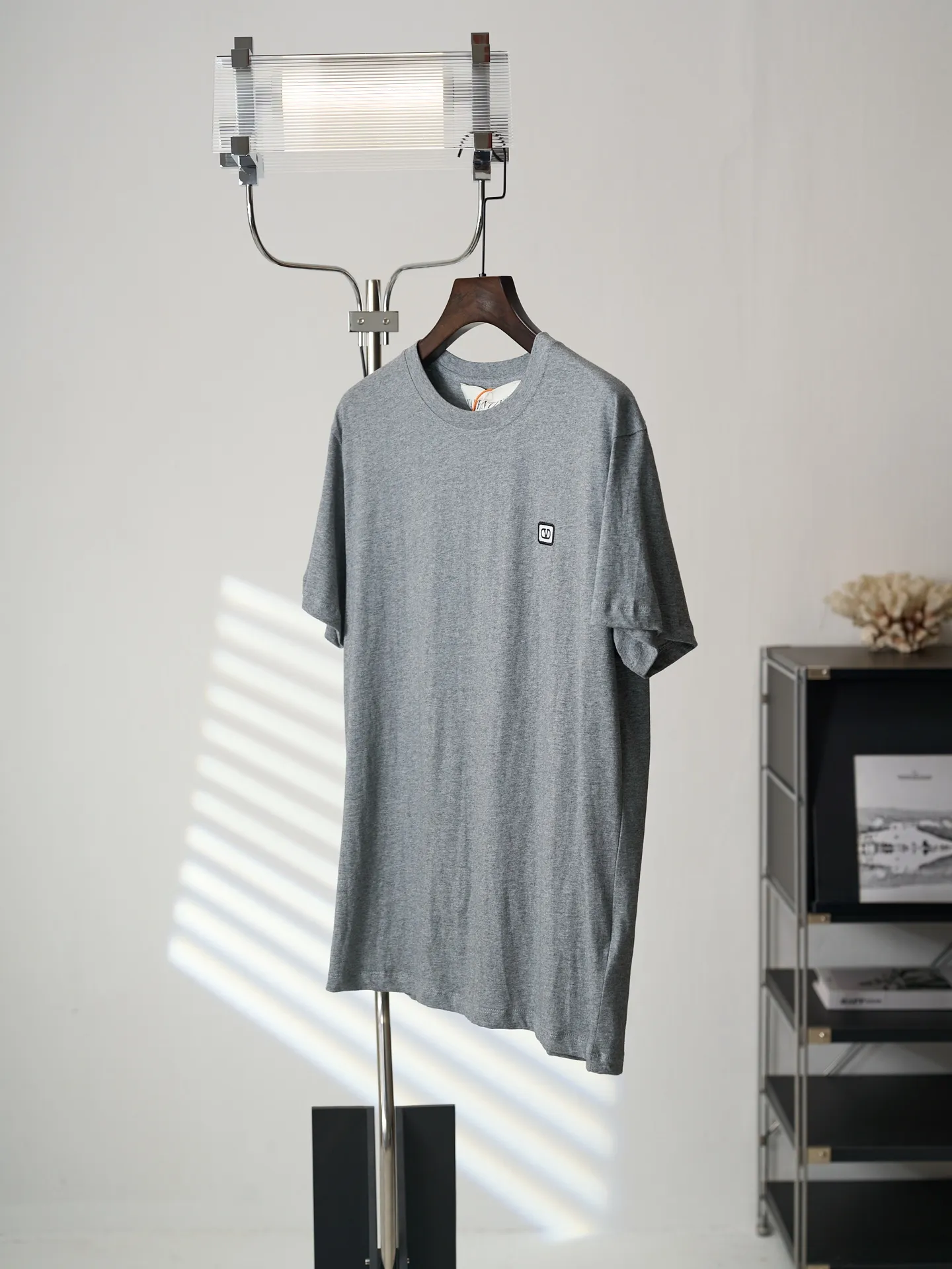 VALENTINO/ T 【In Stock】S M L XL Classic VLOGO SIGNATURE VLOGOSIGNATURE